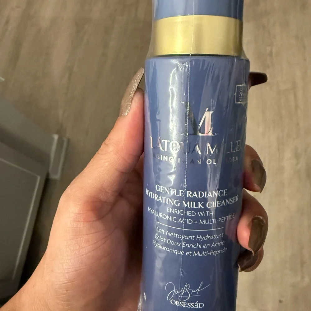 Gentle Radiance Hydrating Milk Cleanser